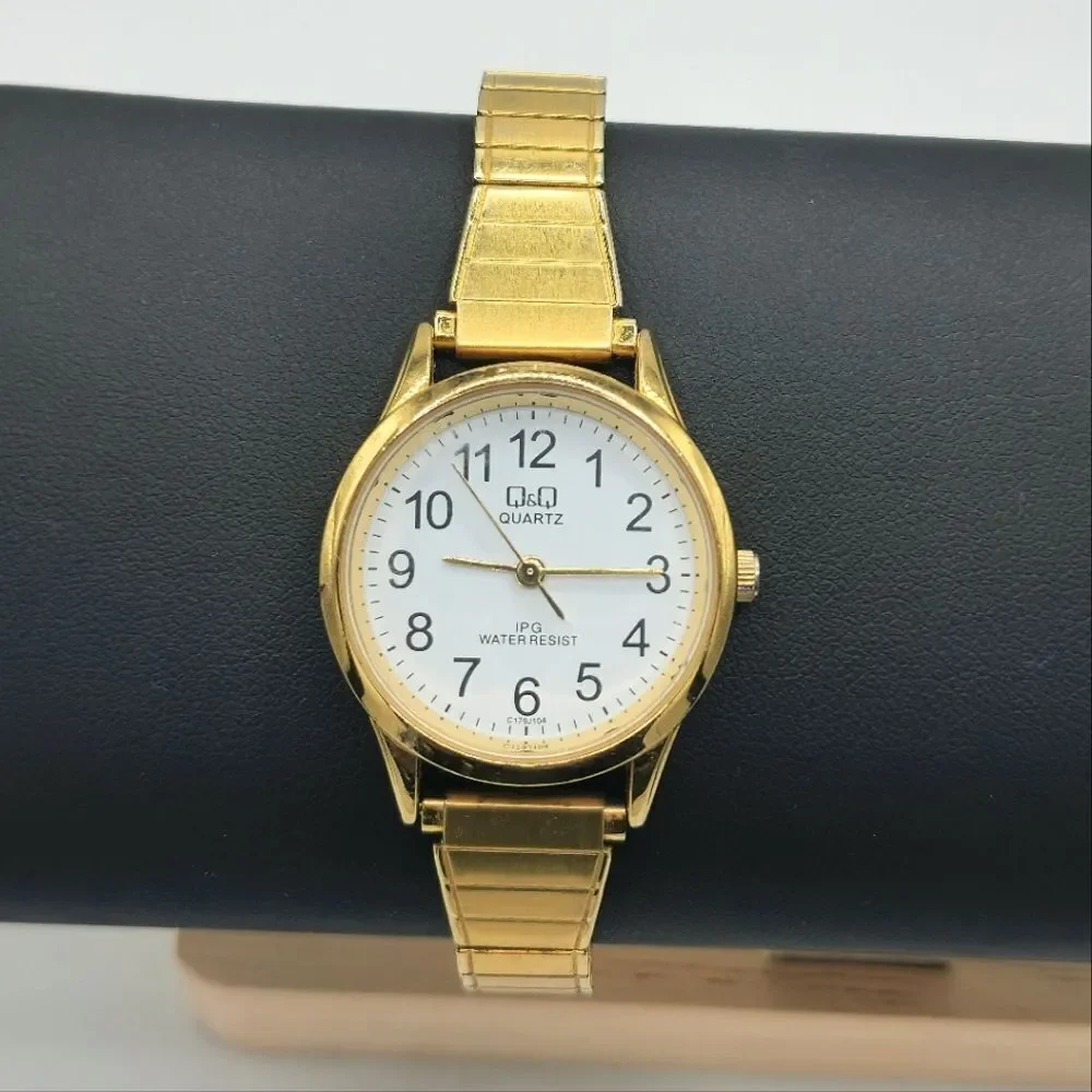Vintage Q+Q Quartz Gold Expandable Strap Ladies Wrist Watch